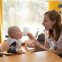 Bļoda ar piesūcekni un karoti Babyono 1063/06 CREAM