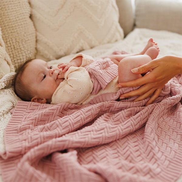 Adīta kokvilnas sedziņa BabyOno 1647/01 pink Adīta kokvilnas sedziņa BabyOno 1647/01 pink-Gultas veļa un piederumi-bebis.lv