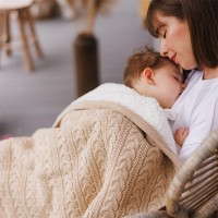 Вязаное одеяло с утеплением 75х100 см Babyono 1657
