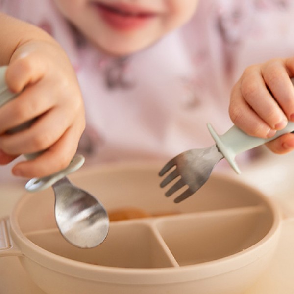 Karote un dakšiņa tērauda BabyOno 1665/03 beige Karote un dakšiņa tērauda BabyOno 1665/03 beige-Bērna barošana-bebis.lv
