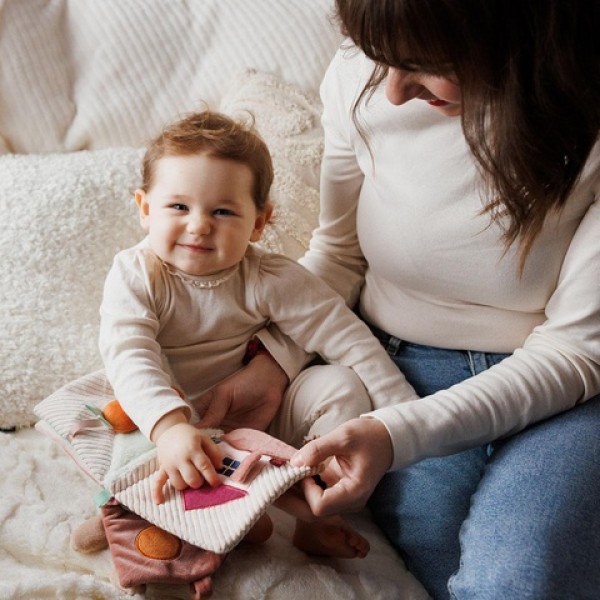 Mīkstā grāmatiņa RABBIT KARO 1684-MAZUĻIEM (~0-5 gadi)-bebis.lv