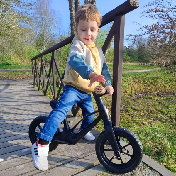 Vito Black balance bike--bebis.lv
