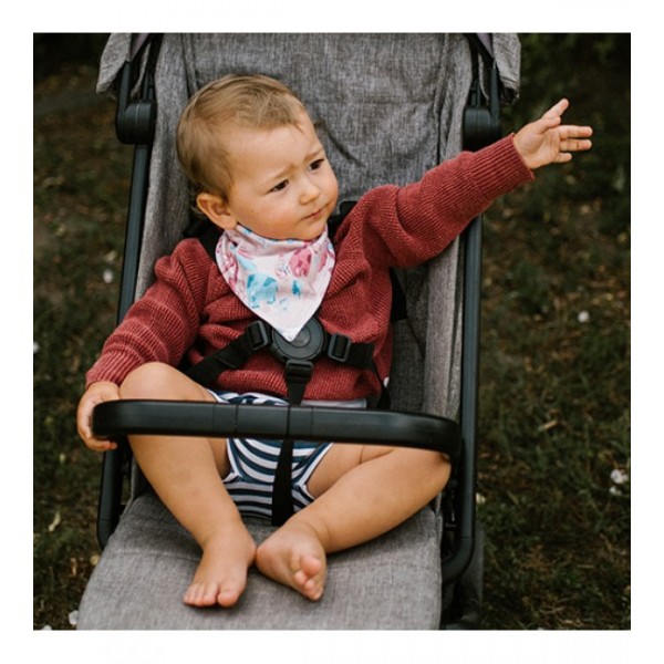 Комплект слюнявчивов-шарфиков JUNGLE (2 шт.)  BabyOno 879/14-Детская одежда-bebis.lv