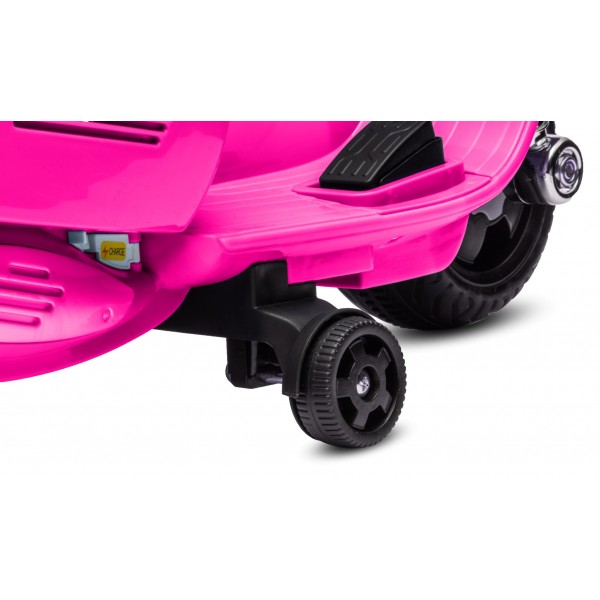 Ar akumulatoru darbināms Vespa skrejritenis ar sašūtu eko ādas sēdekli un fuksijas krāsas atzveltni--bebis.lv